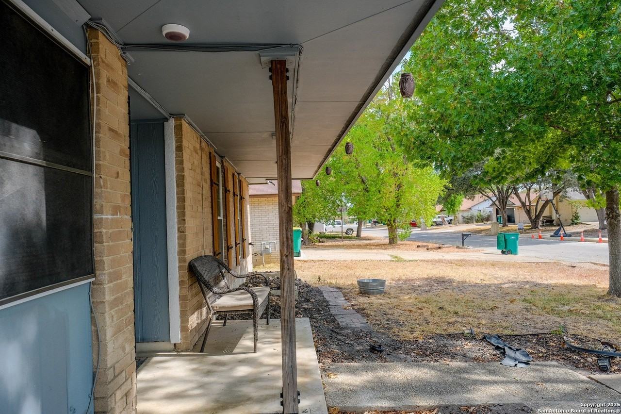 313 Renee Dr - Photo 4 of 18