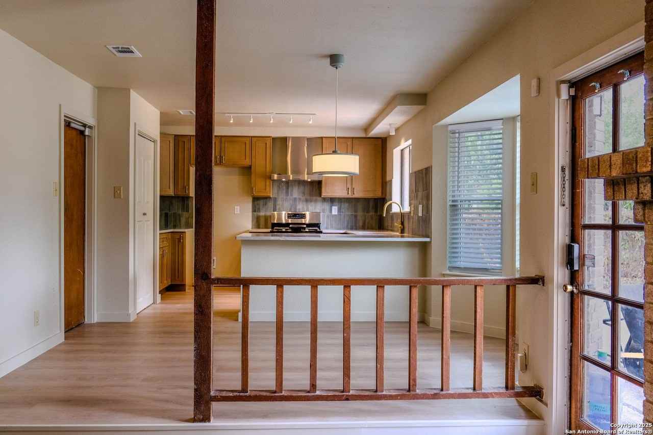 313 Renee Dr - Photo 6 of 18