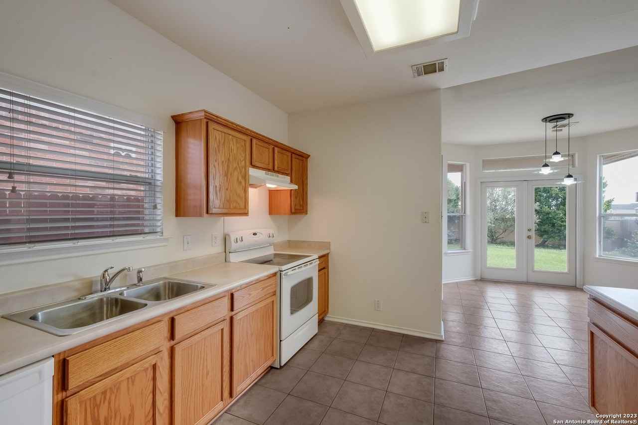 13526 Riverbank Pass - Photo 4 of 23