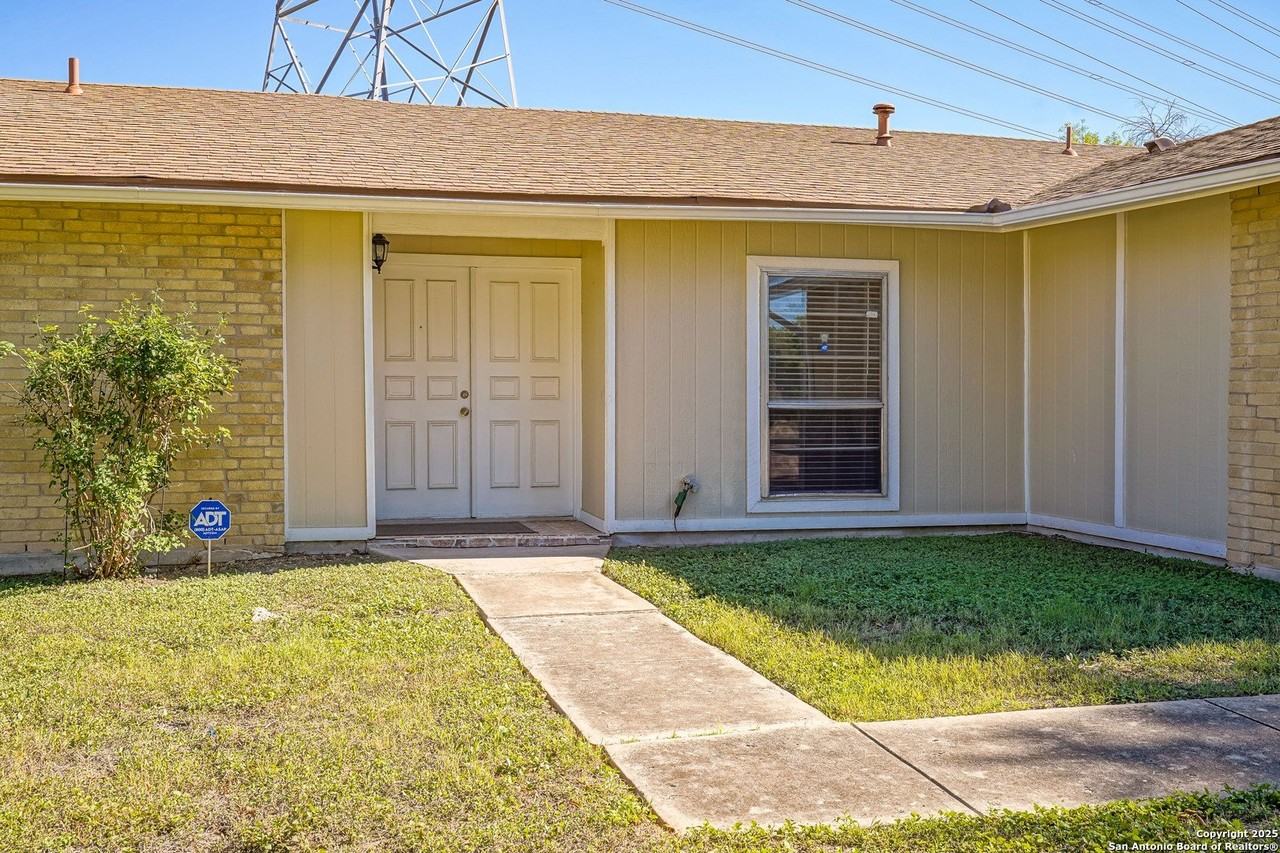 5026 Thomas Paine Dr - Photo 3 of 32