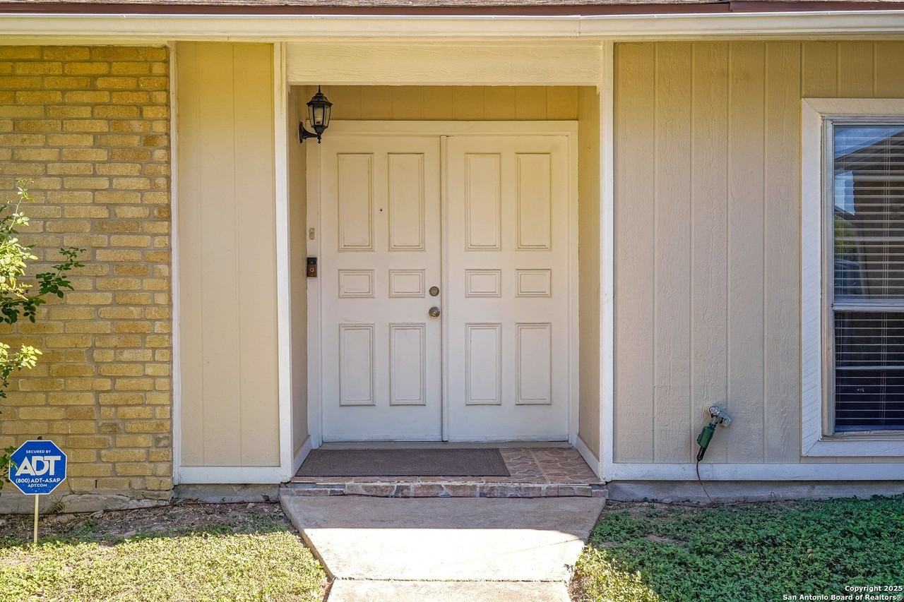 5026 Thomas Paine Dr - Photo 4 of 32