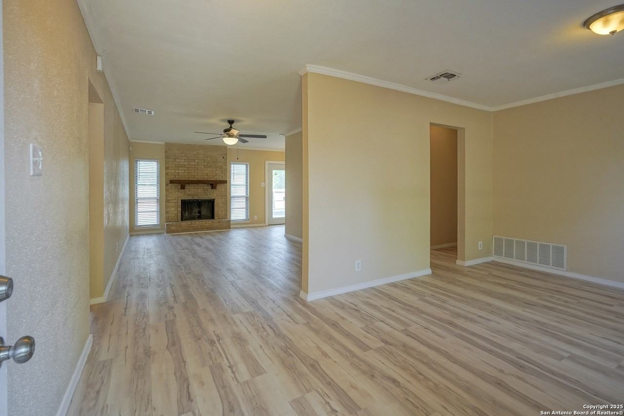 5026 Thomas Paine Dr - Photo 5 of 32