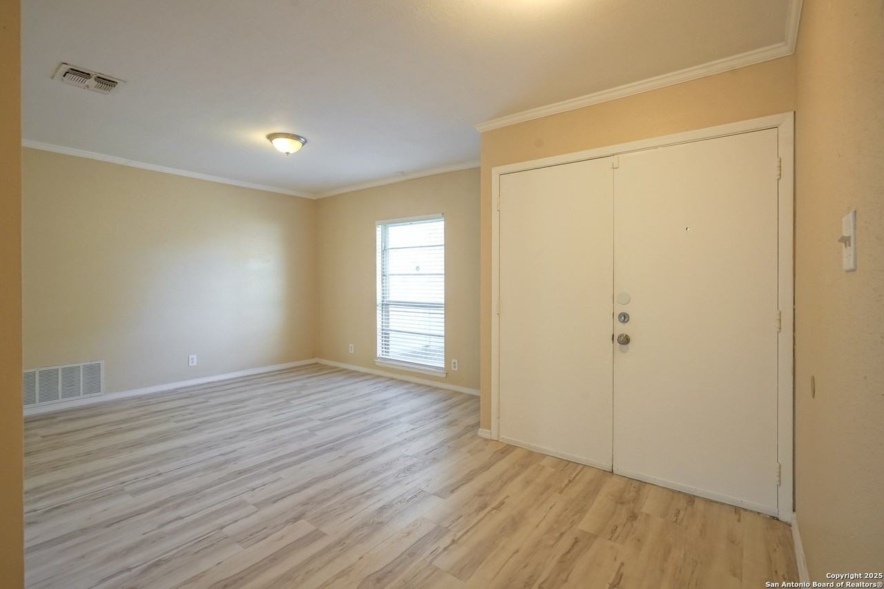 5026 Thomas Paine Dr - Photo 6 of 32