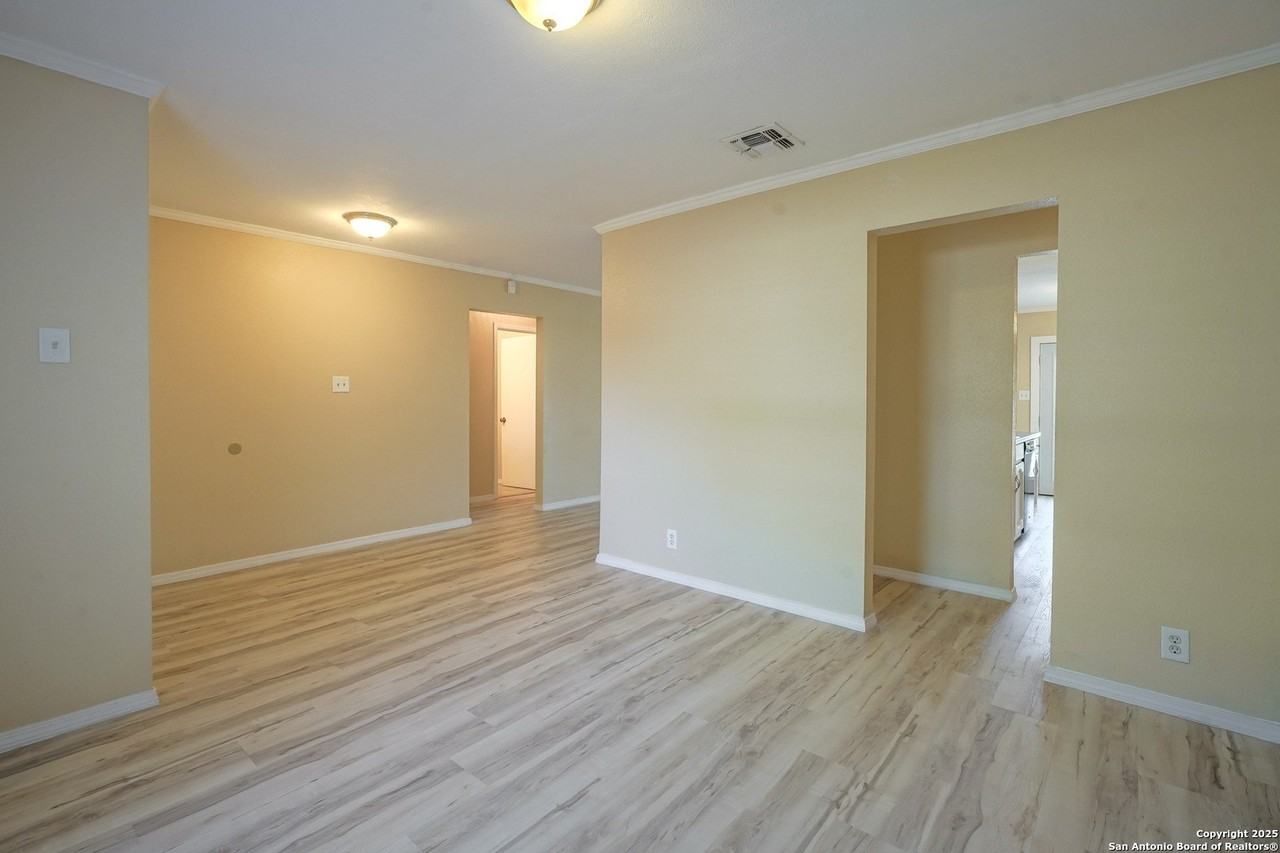 5026 Thomas Paine Dr - Photo 7 of 32