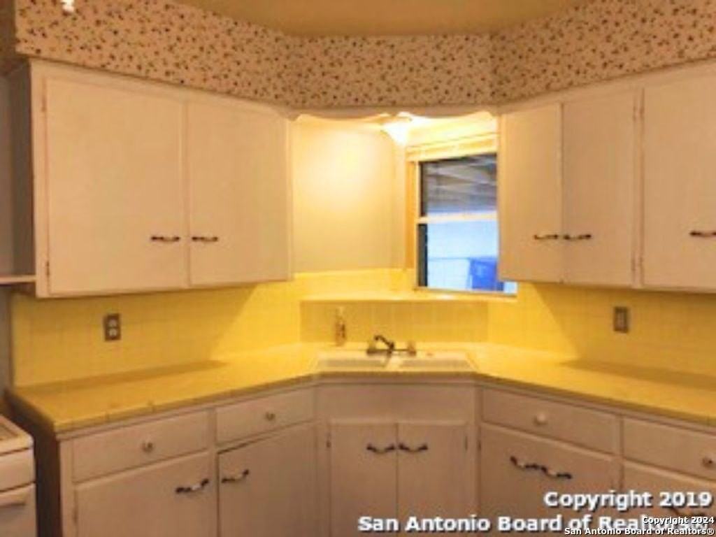 213 Sunnyland Drive - Photo 3 of 11