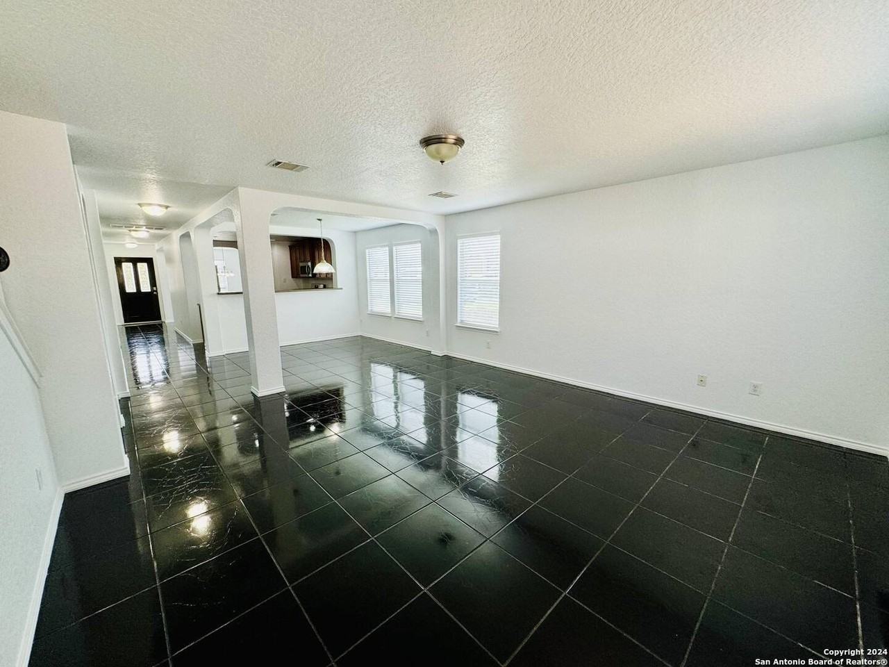 12139 Patton Pt - Photo 3 of 34