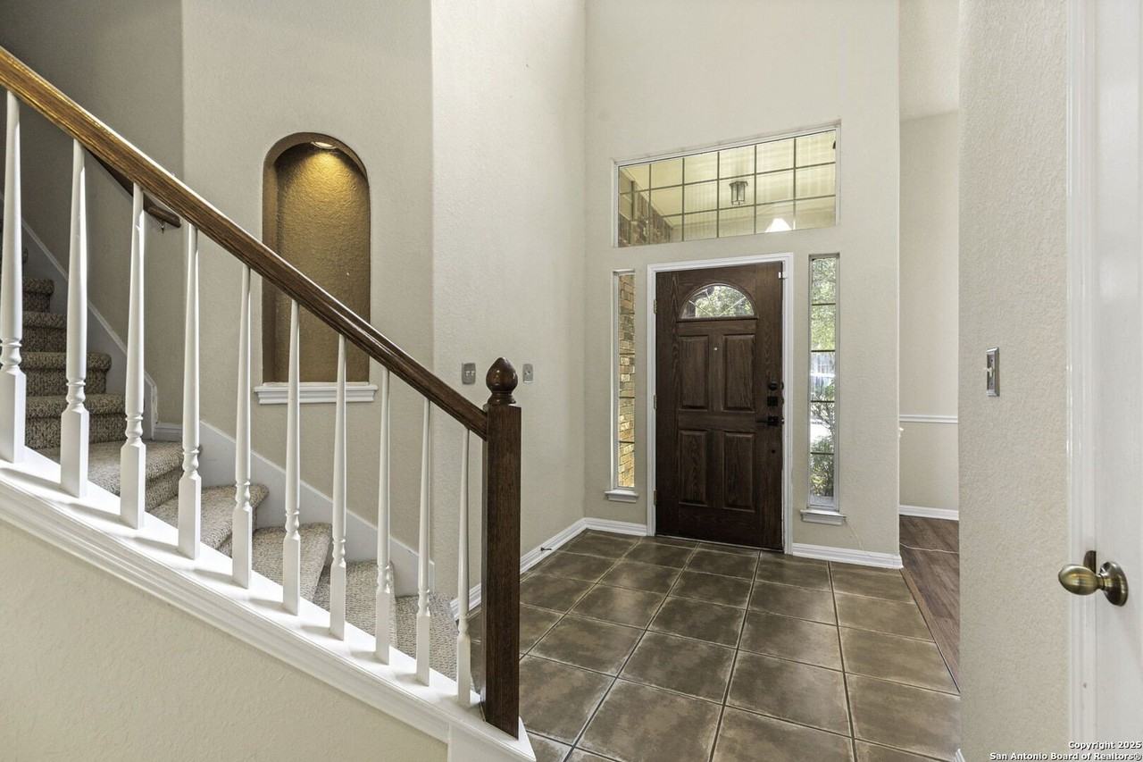 419 Coyanosa Fls - Photo 4 of 31