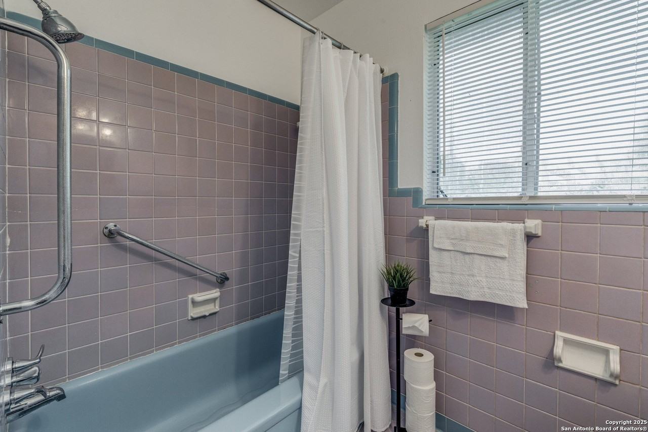 339 Edgebrook Lane - Photo 5 of 11