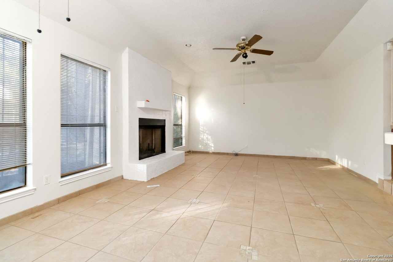 17915 Summer Knoll Dr - Photo 4 of 25