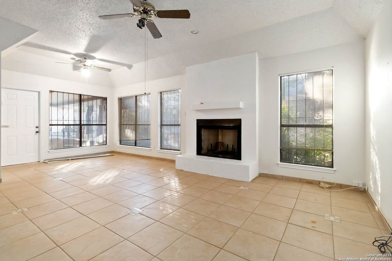 17915 Summer Knoll Dr - Photo 5 of 25