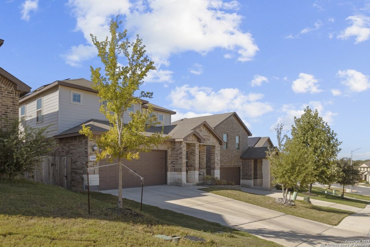 13044 Louberg Vly - Photo 2 of 36