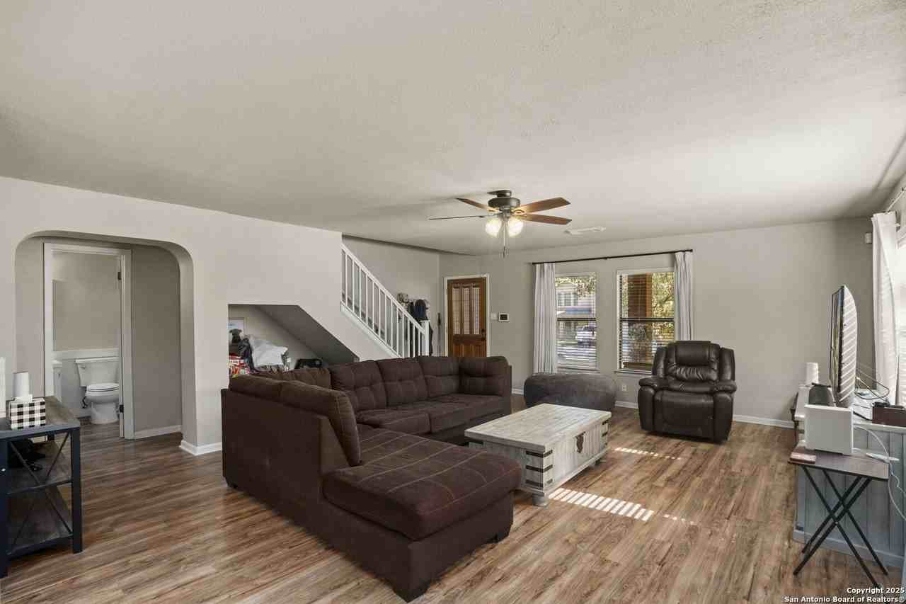 7205 Breeze Holw - Photo 6 of 33