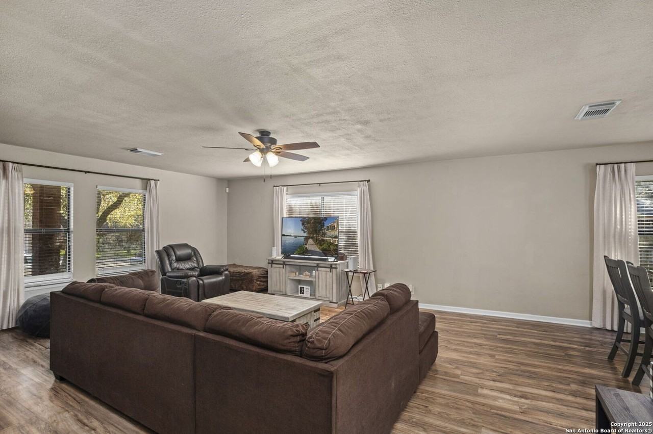 7205 Breeze Holw - Photo 7 of 33