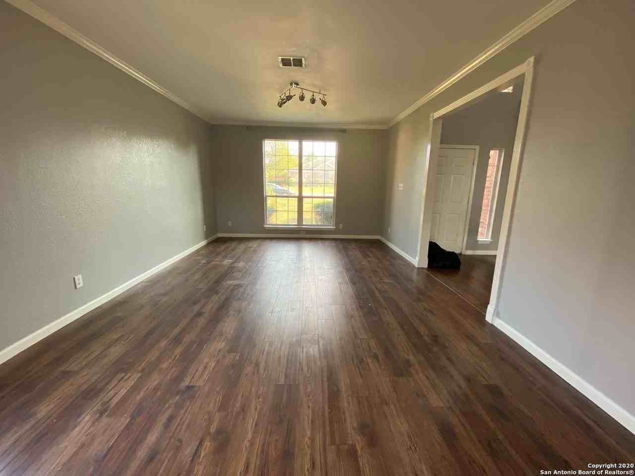 1752 Jasons North Ct - Photo 5 of 50