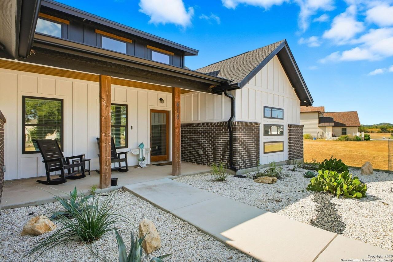 418 Tawny Oak Circle - Photo 2 of 33