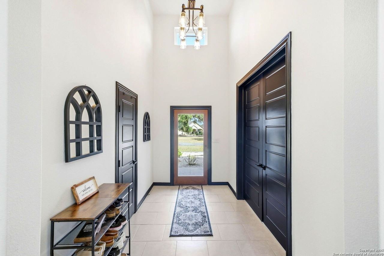 418 Tawny Oak Circle - Photo 3 of 33