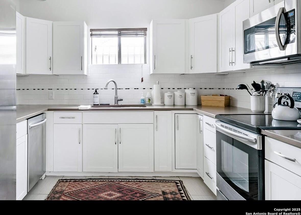 451 Oak Street - Photo 3 of 8