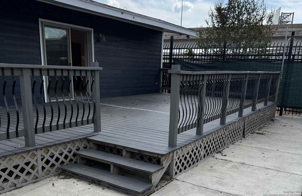 451 Oak Street - Photo 4 of 8