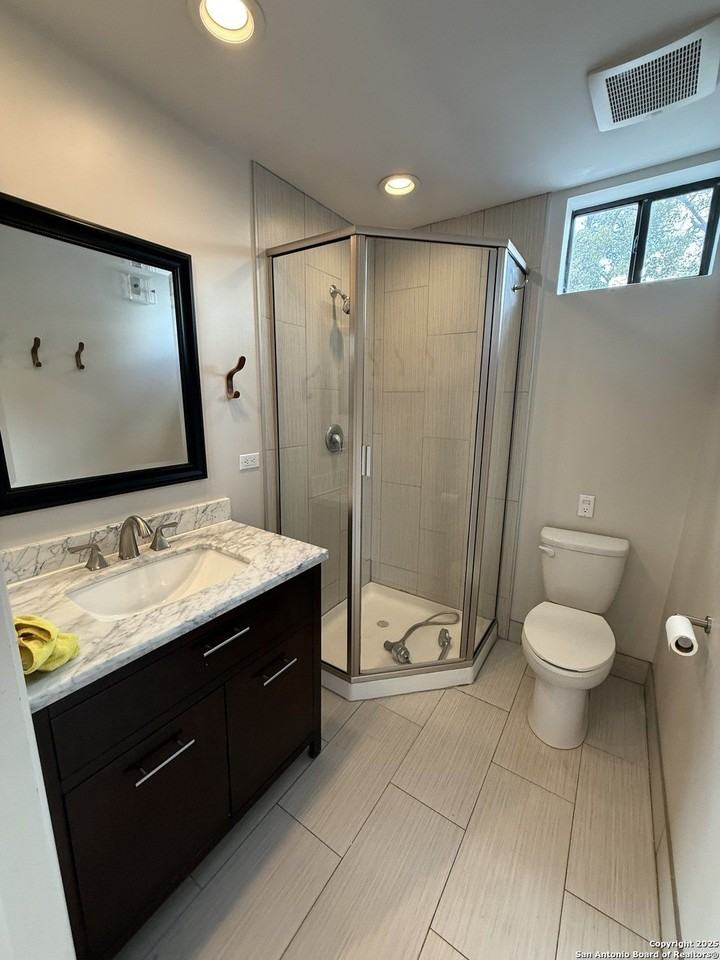 451 Oak Street - Photo 6 of 8