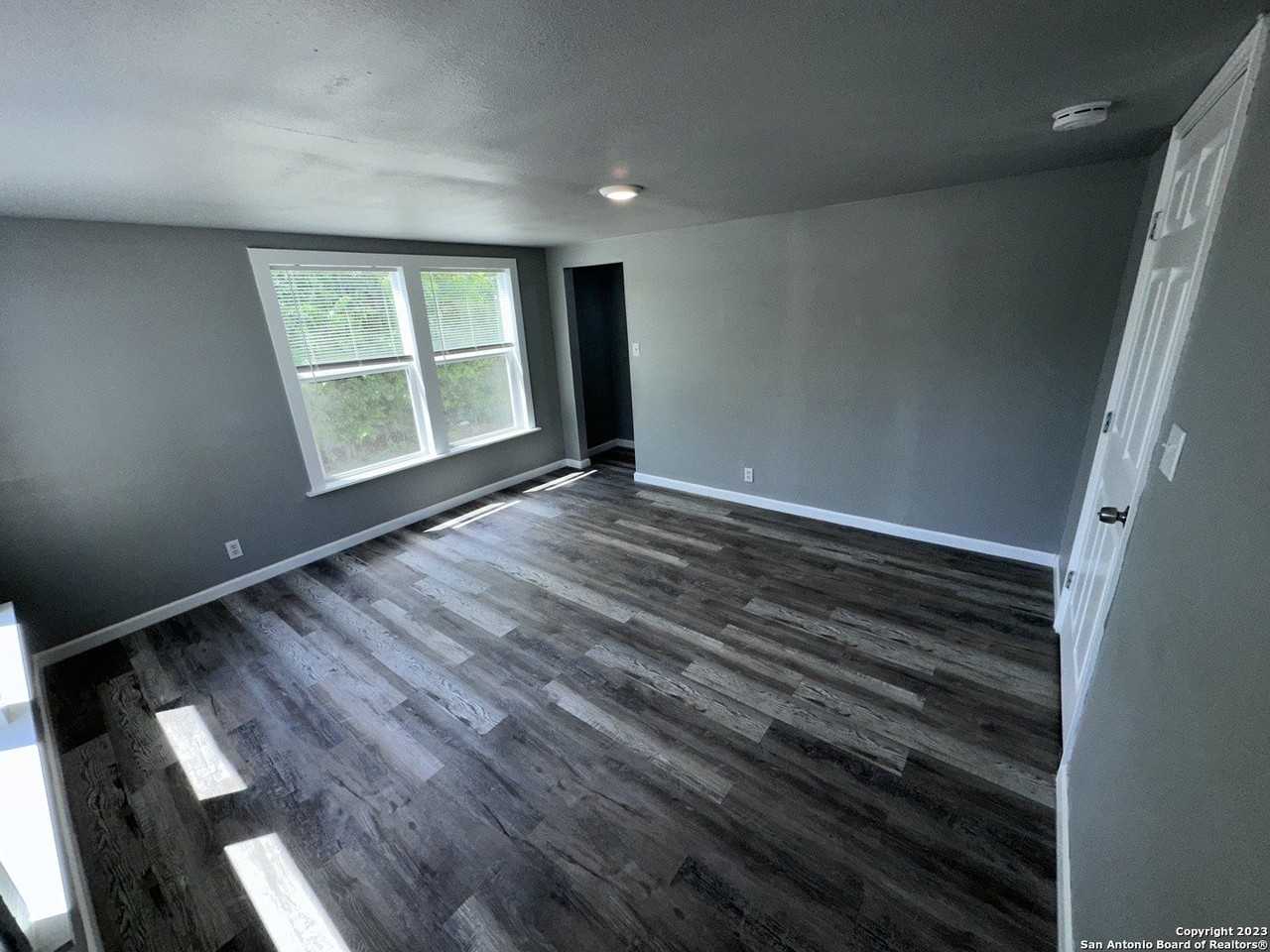 1615 Amanda Street - Photo 3 of 10