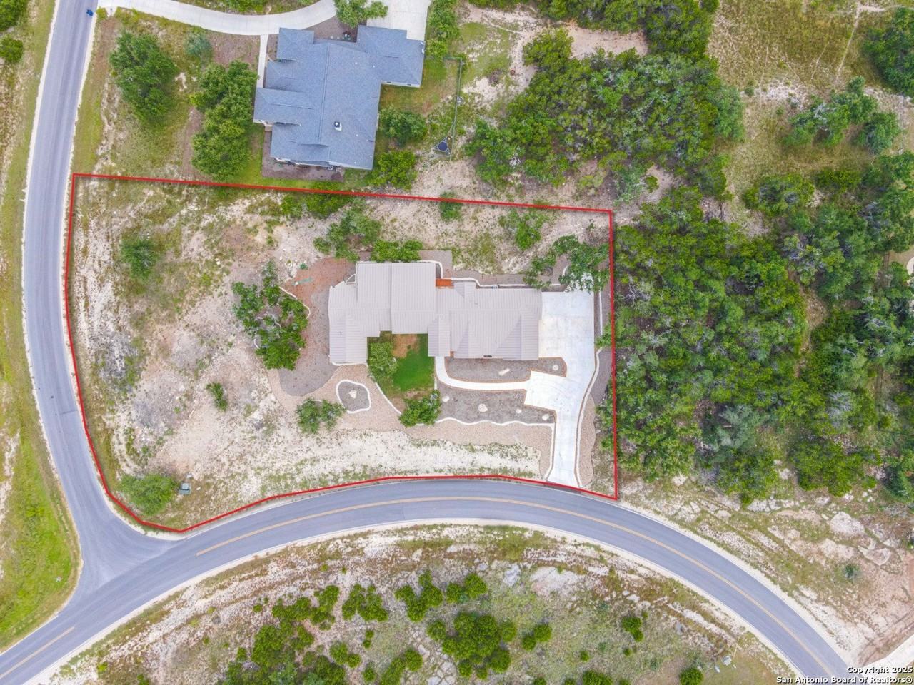 3105 3105 Comal - Photo 2 of 49