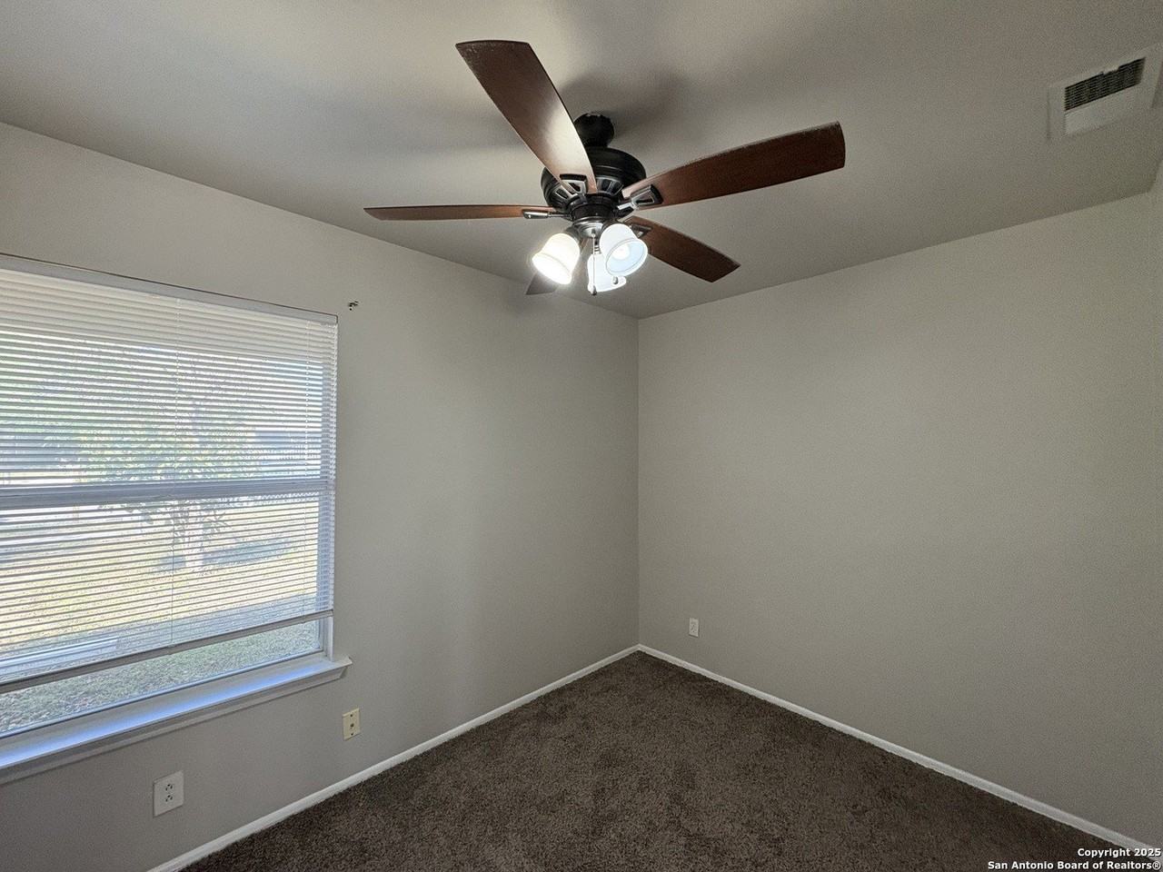 122 Oak Valley Dr - Photo 3 of 24