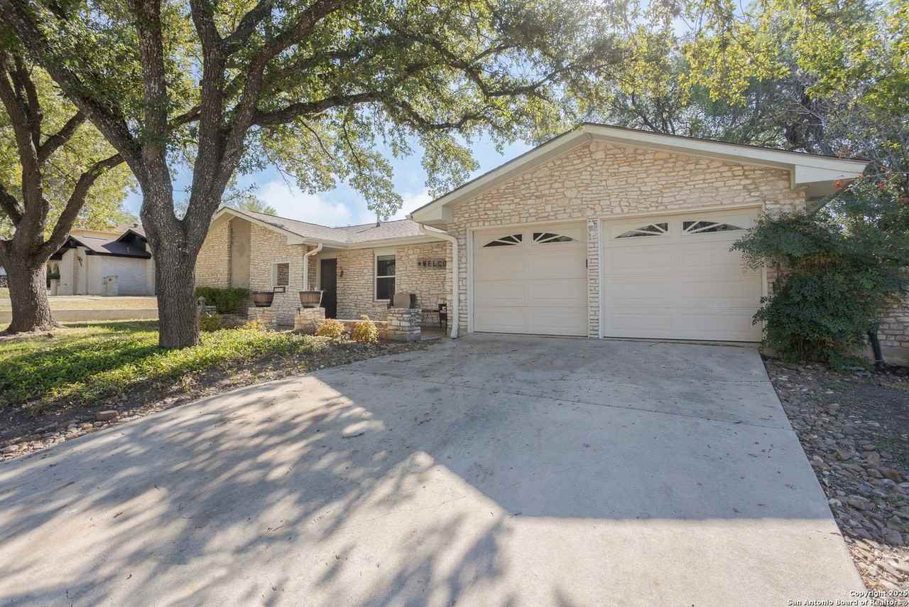 6114 Forest Wood St - Photo 2 of 32