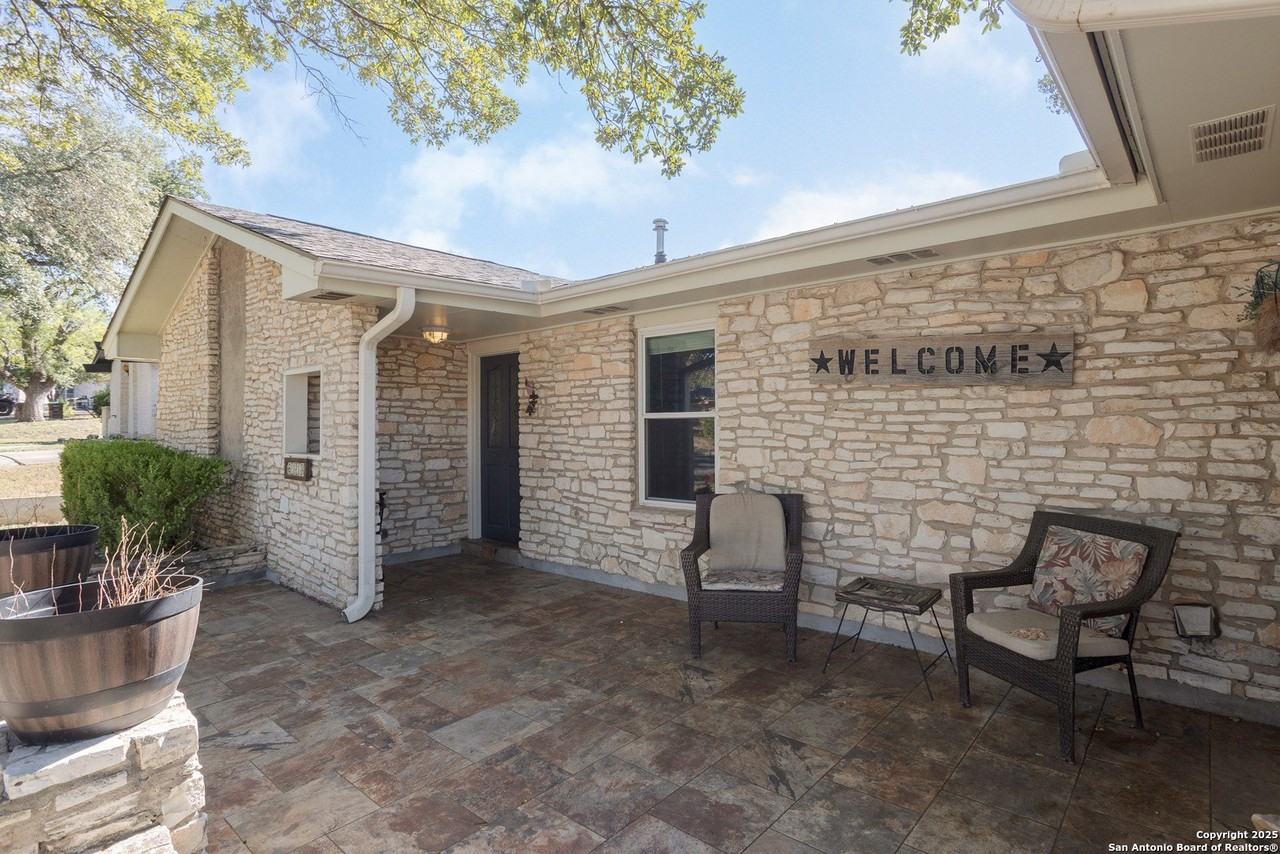 6114 Forest Wood St - Photo 5 of 32