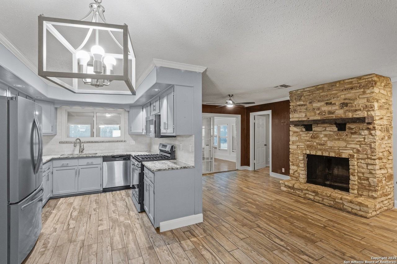 6114 Forest Wood St - Photo 6 of 32