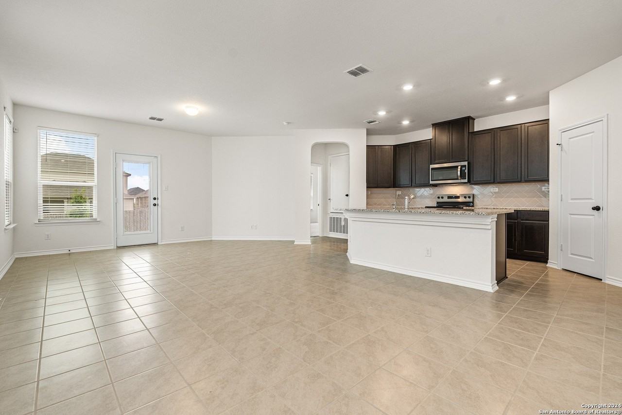 246 W Flowing River Dr - Photo 4 of 27