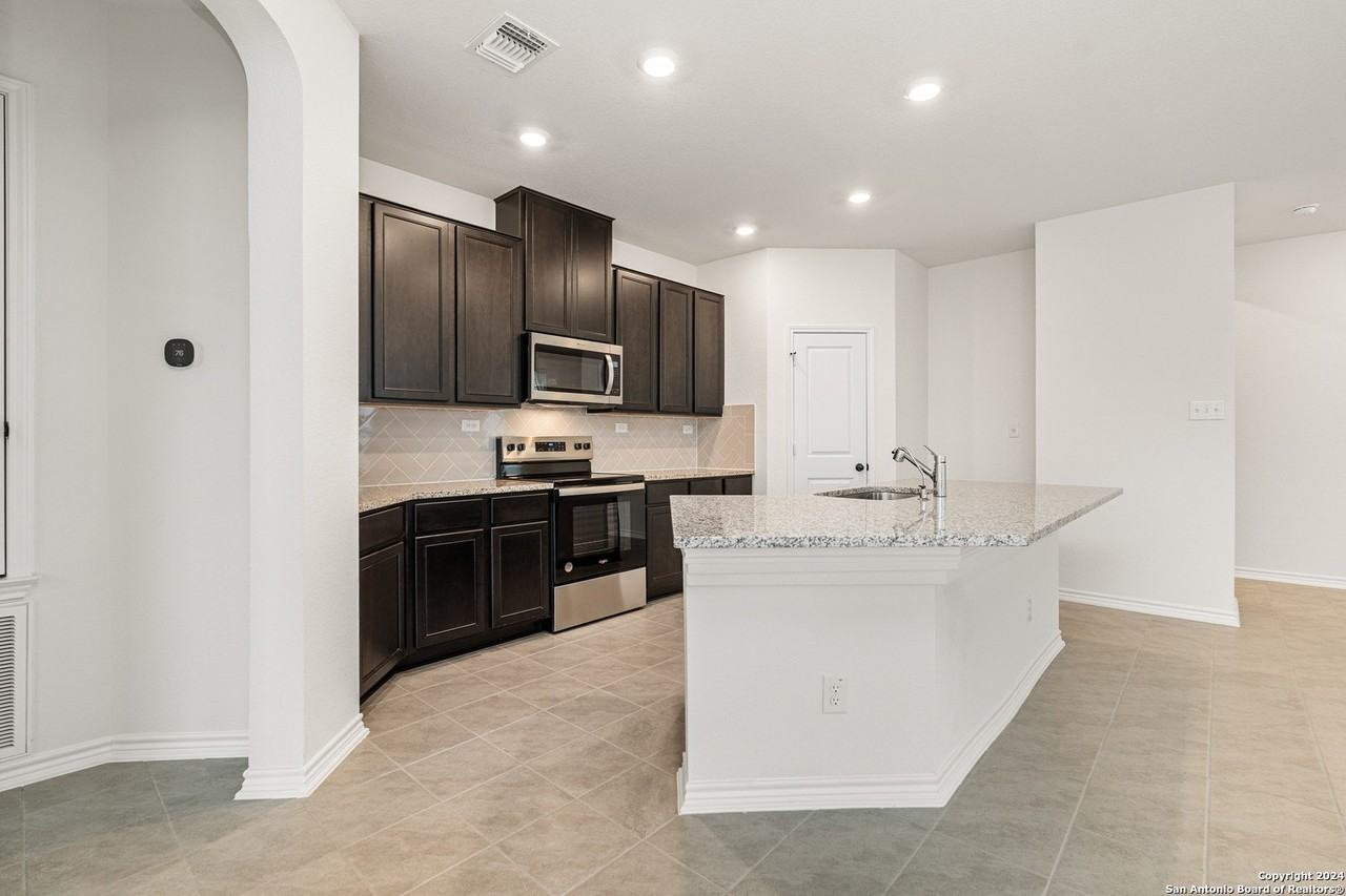 246 W Flowing River Dr - Photo 6 of 27