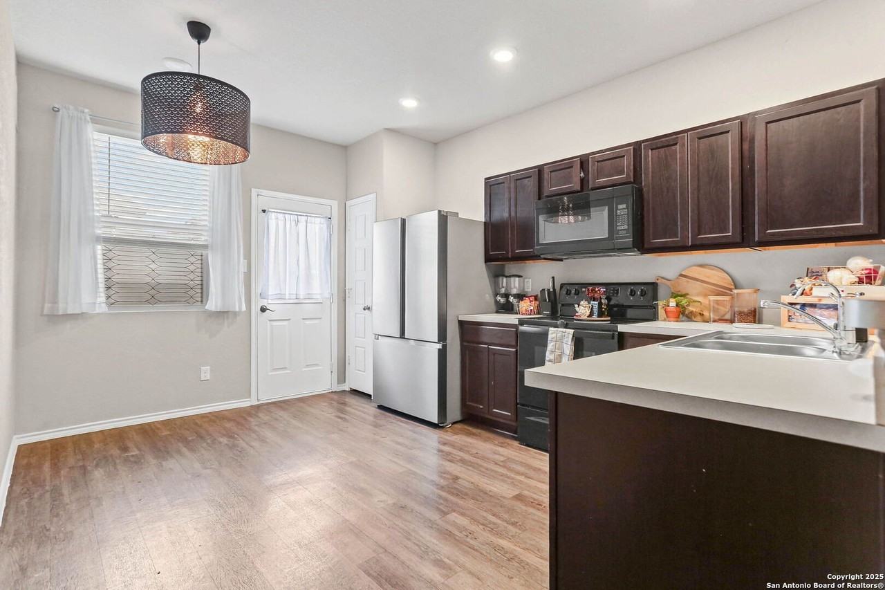 10519 Green Rock Dr - Photo 3 of 7