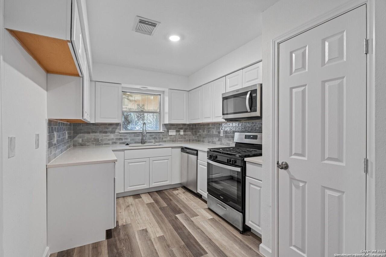 4143 Freestone Street - Photo 4 of 25