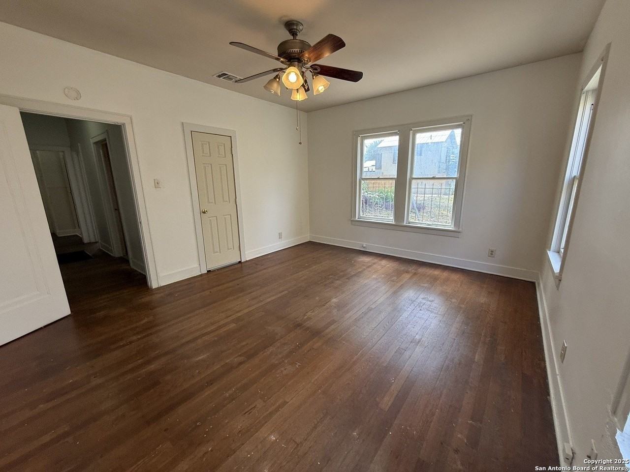 1626 Mckinley Ave - Photo 4 of 13