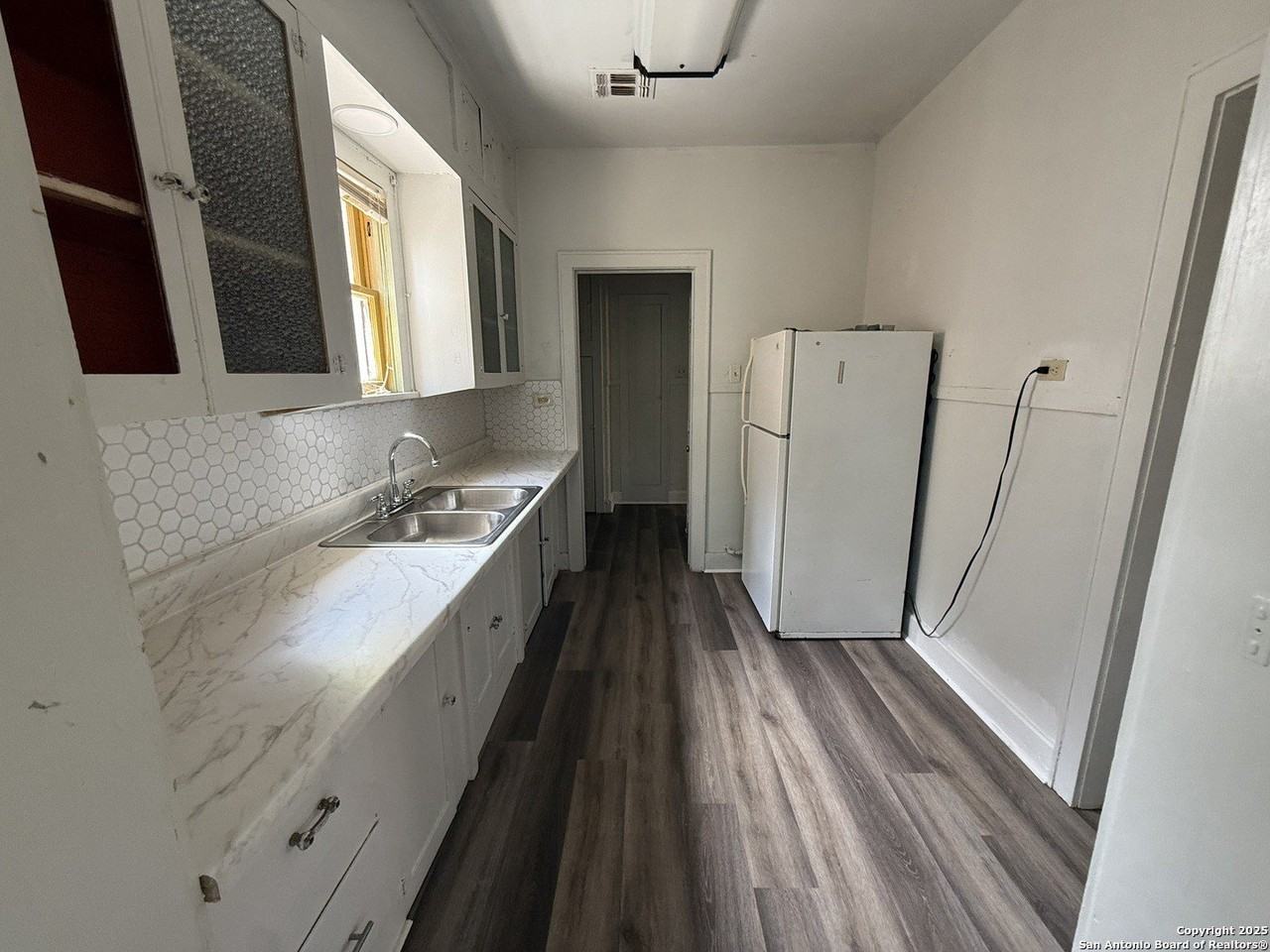 1626 Mckinley Ave - Photo 7 of 13