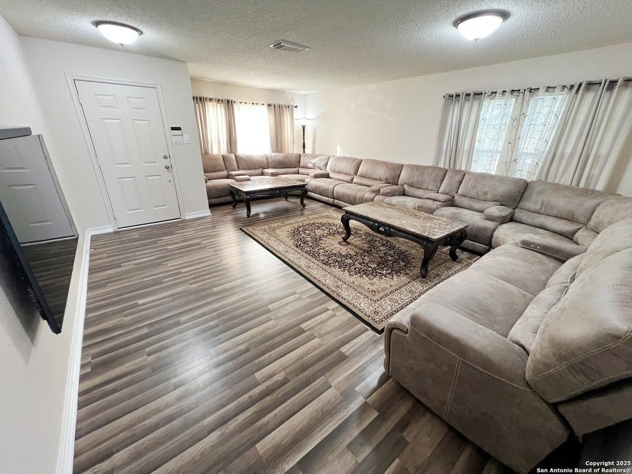 10214 Sandbrook Hl - Photo 3 of 36