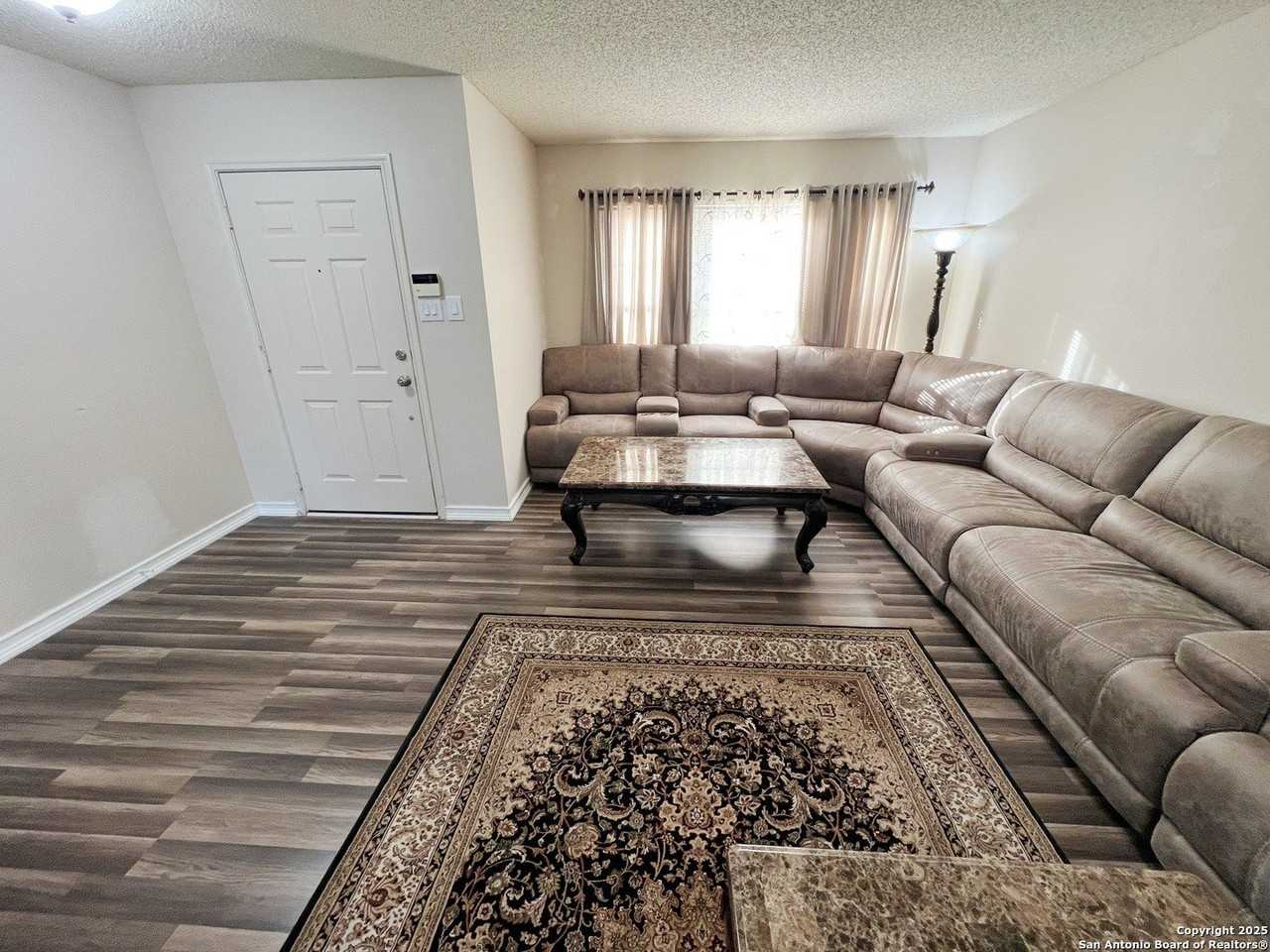 10214 Sandbrook Hl - Photo 4 of 36