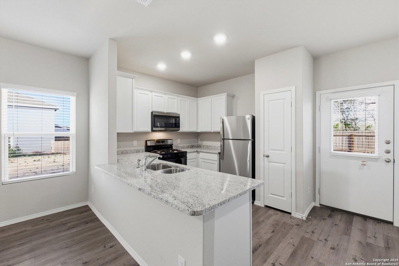 514 Abigail Alley - Photo 4 of 17