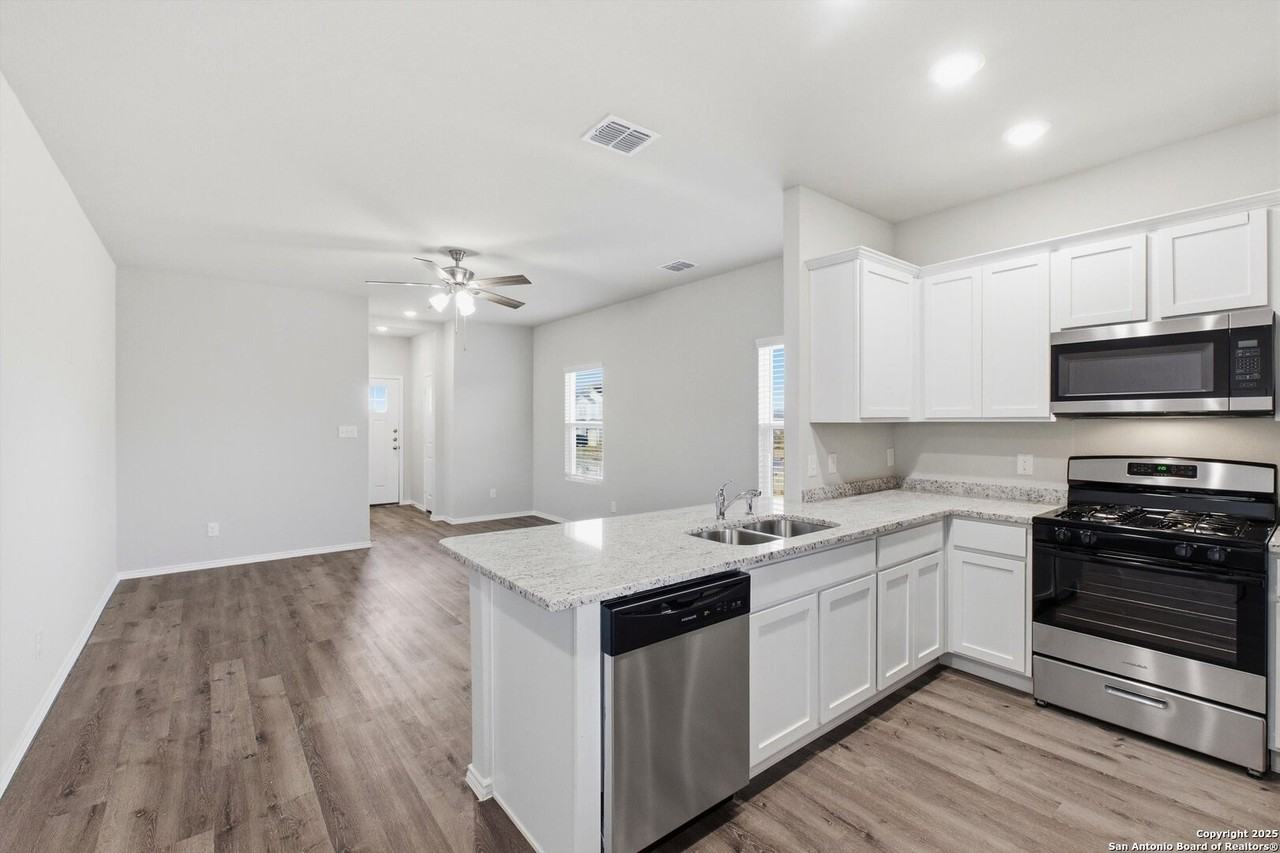 514 Abigail Alley - Photo 5 of 17