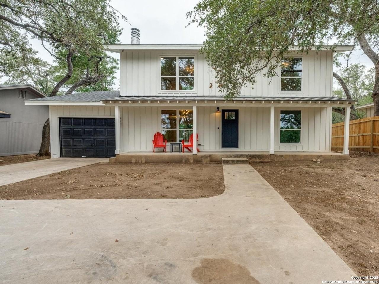 1071 Diamond Head Drive - Photo 3 of 38