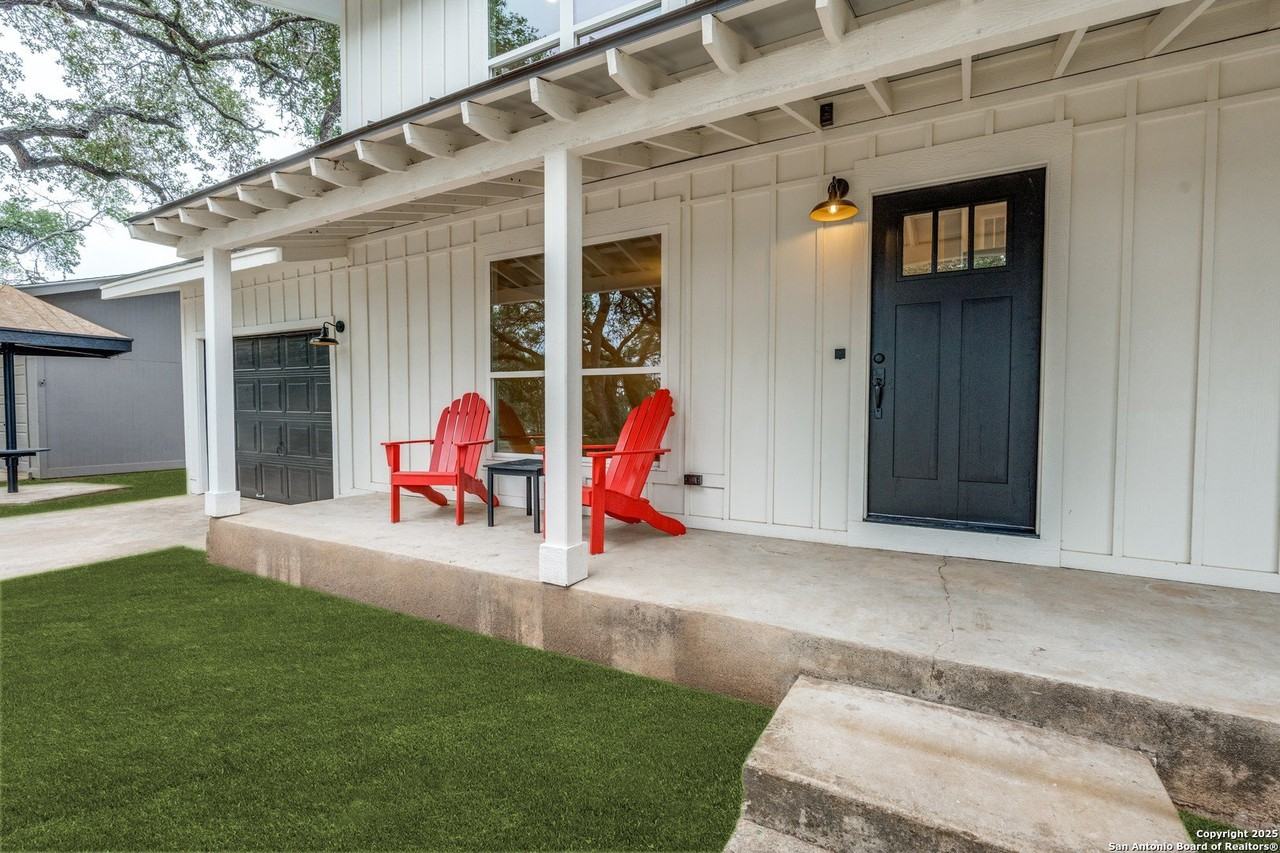 1071 Diamond Head Drive - Photo 6 of 38