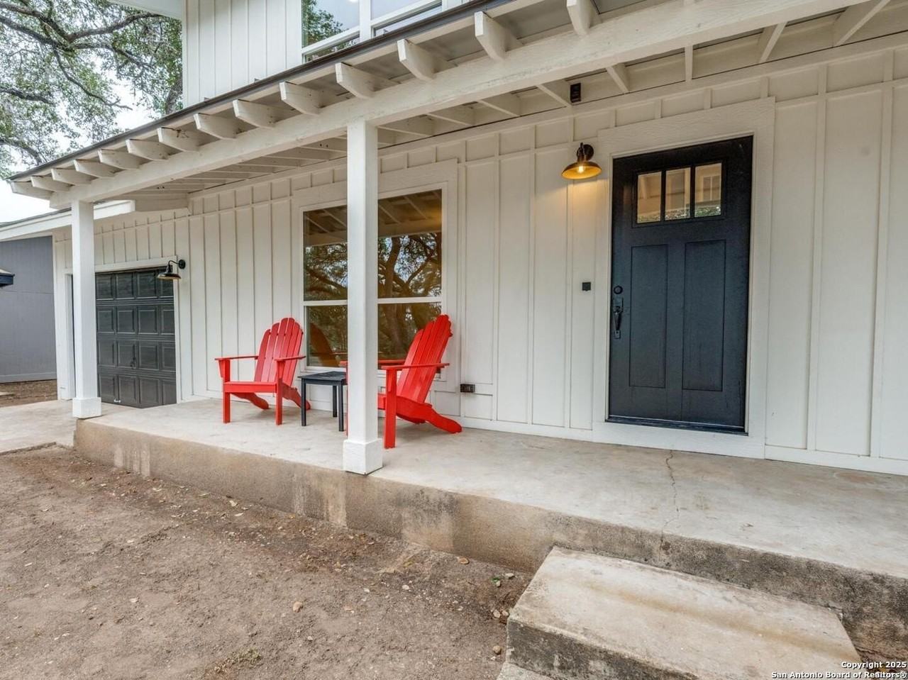 1071 Diamond Head Drive - Photo 7 of 38