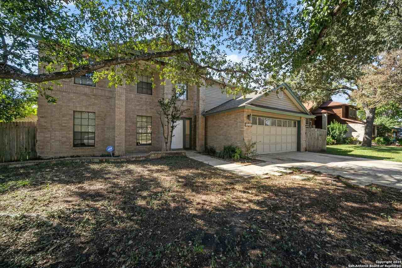 7315 Sidbury Cir - Photo 3 of 37