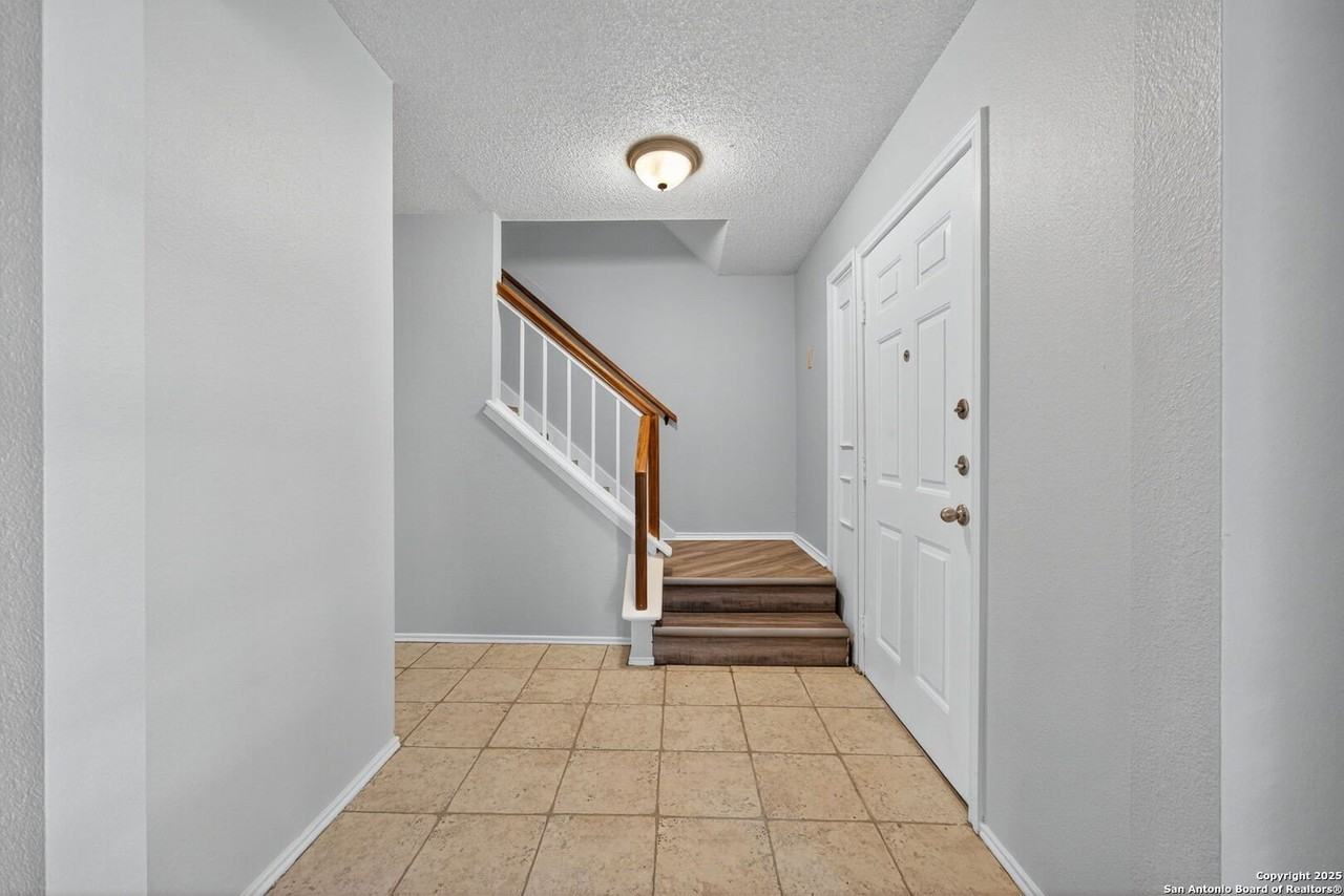 7315 Sidbury Cir - Photo 5 of 37