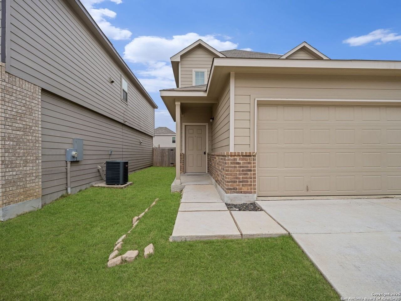 10518 Green Rock Dr - Photo 3 of 26