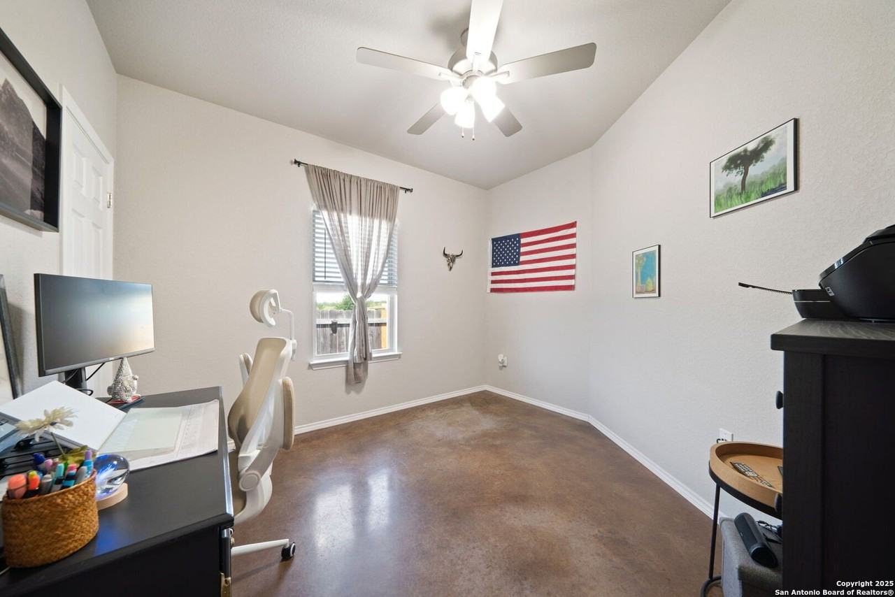 1100 1100/1102 Stanley - Photo 2 of 27