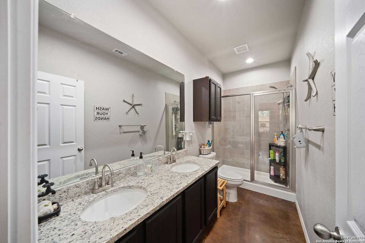 1100 1100/1102 Stanley - Photo 5 of 27