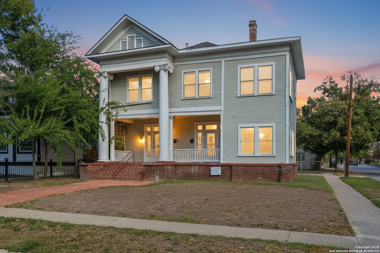 501 West Mistletoe Avenue