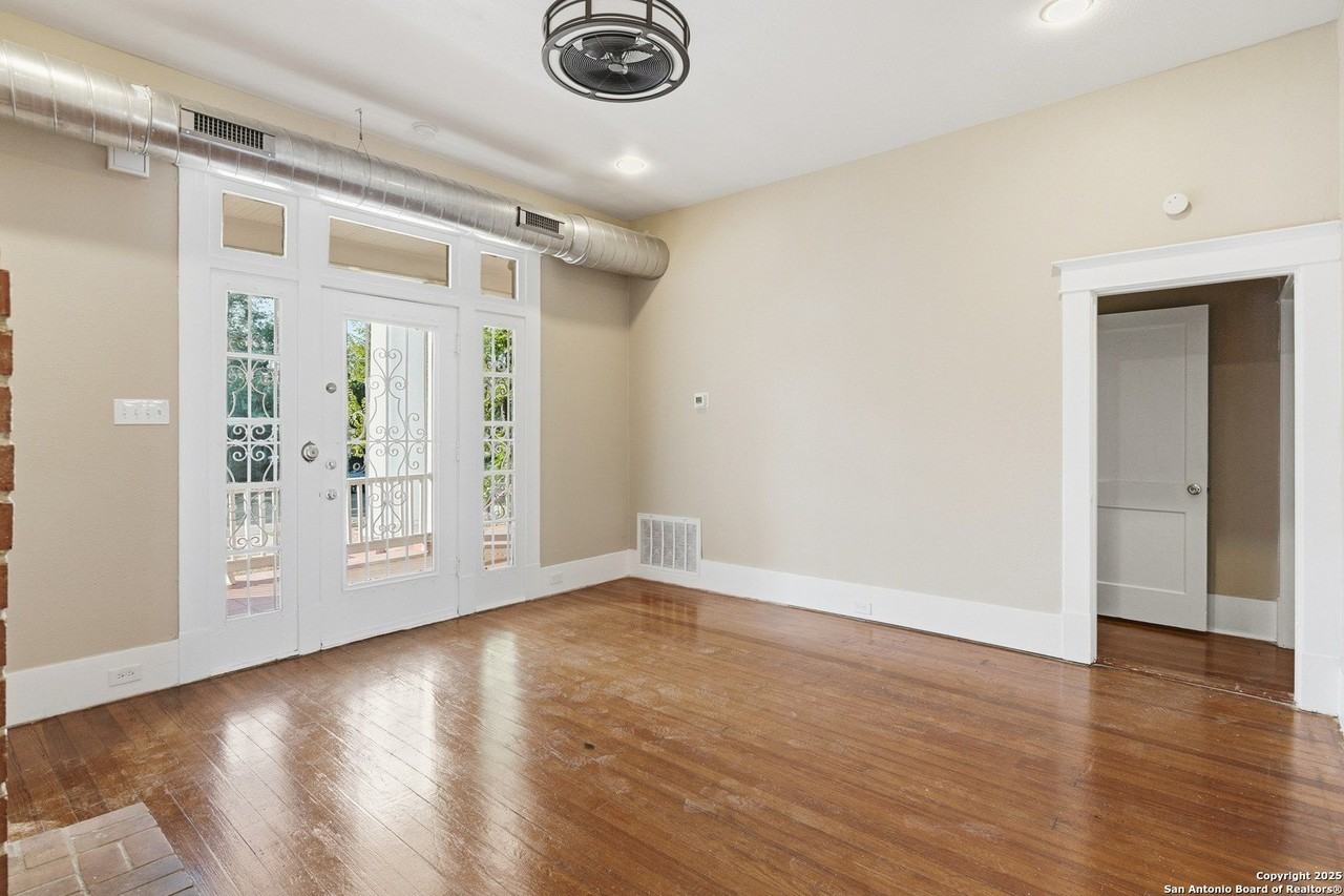 501 West Mistletoe Avenue - Photo 2 of 21