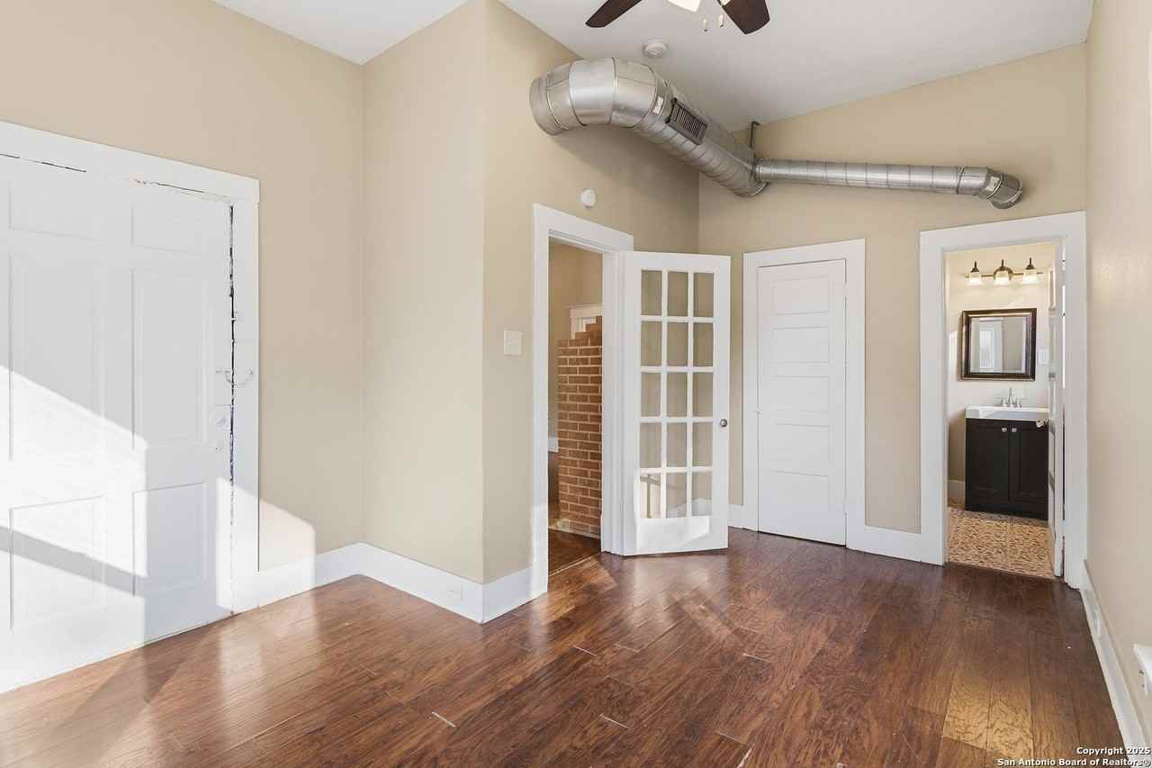 501 West Mistletoe Avenue - Photo 7 of 21